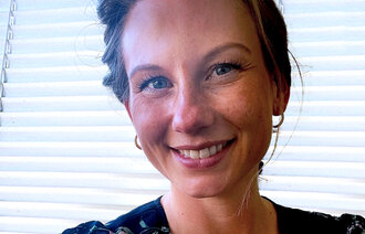 Bildet viser forsker og helsesykepleier Stine Syversen Andresen