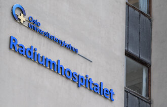 Bildet viser et skilt som det står Radiumhospitalet på