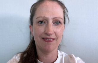 Bildet viser et portrett av innleggsforfatter Torunn Jesnes Svendsen