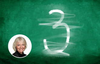 Bildet viser en tavle med tallet 3 nesten visket ut