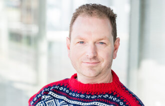 Bildet viser et portrett av Øyvind Jank