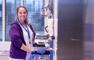 Bilde viser lungesykepleier Ingunn Halvorsen, på sykehuset 