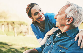 Bildet viser en sykepleier som er ute i en hage med en demenspasient