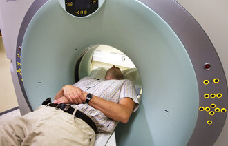 bildet viser en CT-undersøkelse