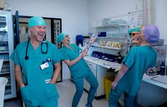 Bildet viser Tom Erik Westgaard sammen med kolleger.