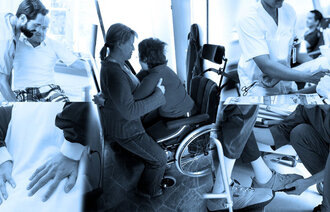 Bilde av sykepleiere med tunge løft