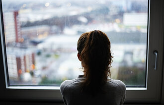 Bilde av kvinnelig silhuett