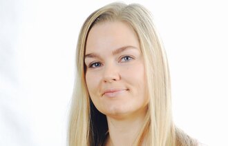 Bildet viser et portrett av Hanne Charlotte Schjelderup