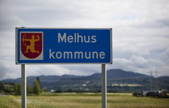 Bildet viser skilt: Melhus kommune.