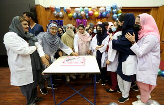 Bildet viser sykepleiere i Peshawar, Pakistan.