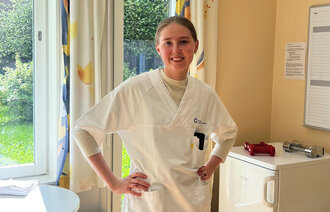 Bildet viser sykepleierstudent Stella Braathen-Reif under praksisstudier