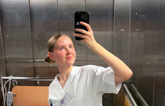 Bildet viser sykepleierstudent Stella Braathen-Reif under praksisstudier
