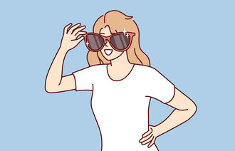 Illustrasjonen viser en kvinne med enorme solbriller.