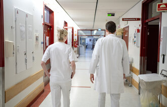 Illustrasjonsbilde fra korridor på et sykehus.