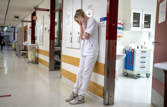 Illustrasjonsfoto viser sykepleier på sykehus.