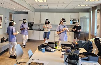 Bildet viser Ansatte fra ansatte fra Hatlane omsorgssenter som utfører del to i TVS-modellen