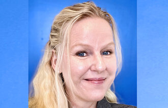 Bildet viser et portrett av Camilla Anker-Hansen