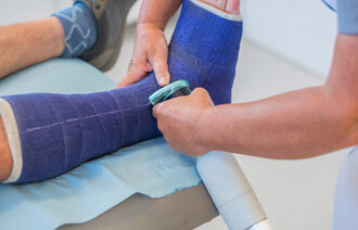 Bilde viser gipsing av bein