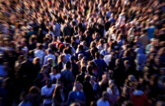 bildet viser en folkemengde