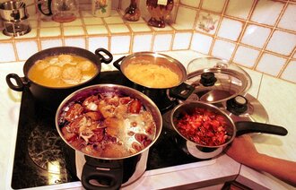 Bilde viser tilbereding av komlemiddag