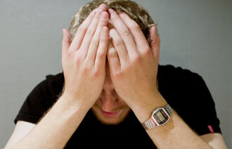 bilde av mann som sliter