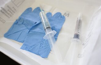 Bildet viser engangshansker