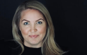 Bildet viser et portrett av Anette Falkum