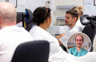 Bilde viser sykepleiere på vaktrommet