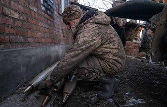 Bildet viser en soldat i Ukraina.