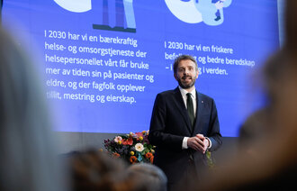 Bildet viser helseminister Jan Christian Vestre under Helsetalen 2026 på nye Drammen sykehus.