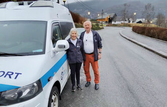 bilde av gunvor engtrø og ansgar Fuglestad i ønsketransporten