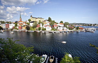Oversiktsbilde av Arendal sentrum en fin sommerdag