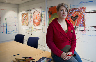 Sykepleier og kunsterapeut Eivor Meisler. Foto: Ann-Kristin B. Helmers