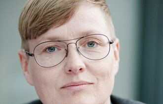 Edith Roth Gjevjon, Life is a Moment, Bollywood, homofili