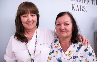 Bildet viser Torunn Berg og Heidi Land.