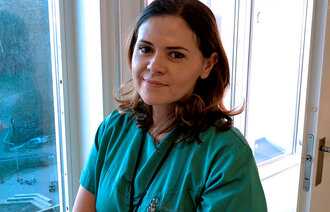 Bildet viser Luiza Stawowy, operasjonssykepleier på Rikshospitalet.
