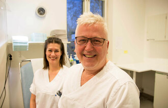 Bildet viser Kristin Horten og Morten Indreiten, sykepleiere i Feltpleien i Oslo.