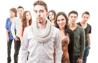 Bildet viser en gruppe ungdommer