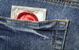 Kondom i baklomme på bukse