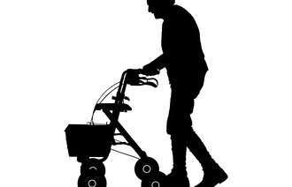 Illustrasjonen viser en eldre mann som går med rullator i profil.