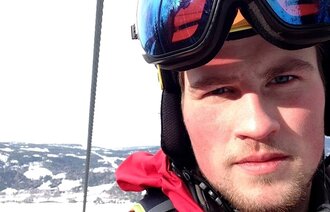 Bildet viser portrett av Eirik Berg Raaen i skiutstyr.