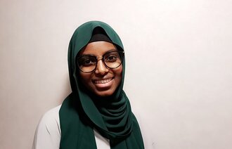 Bildet viser sykepleiestudent Hilal Shide Gure