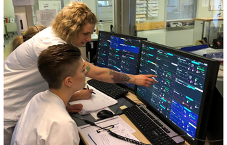 Telemetritolkning av to sykepleiere i sentral overvåkingsenhet 