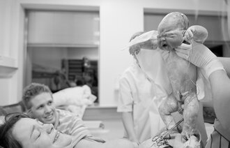 Bildet viser et barn som nettopp er født.