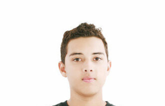 Bildet viser en irritert mann.