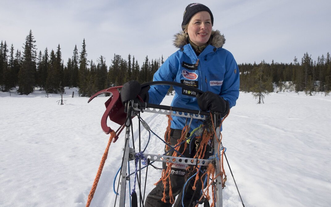 Bilde av Birgitte når hun kjører hundespann