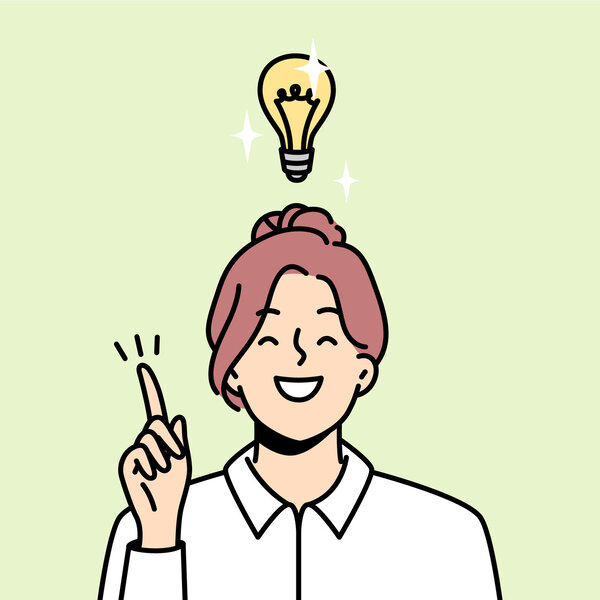 Illustrasjonen viser en smilende kvinne med lyspære over hodet..