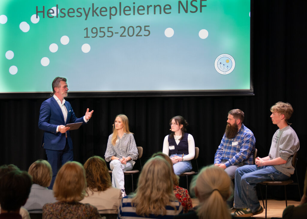 bildet viser pandeldebatt på helsesykepleierjubileet