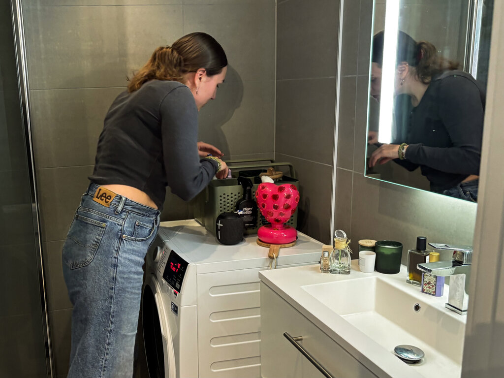 Mille som rydder på badet sitt