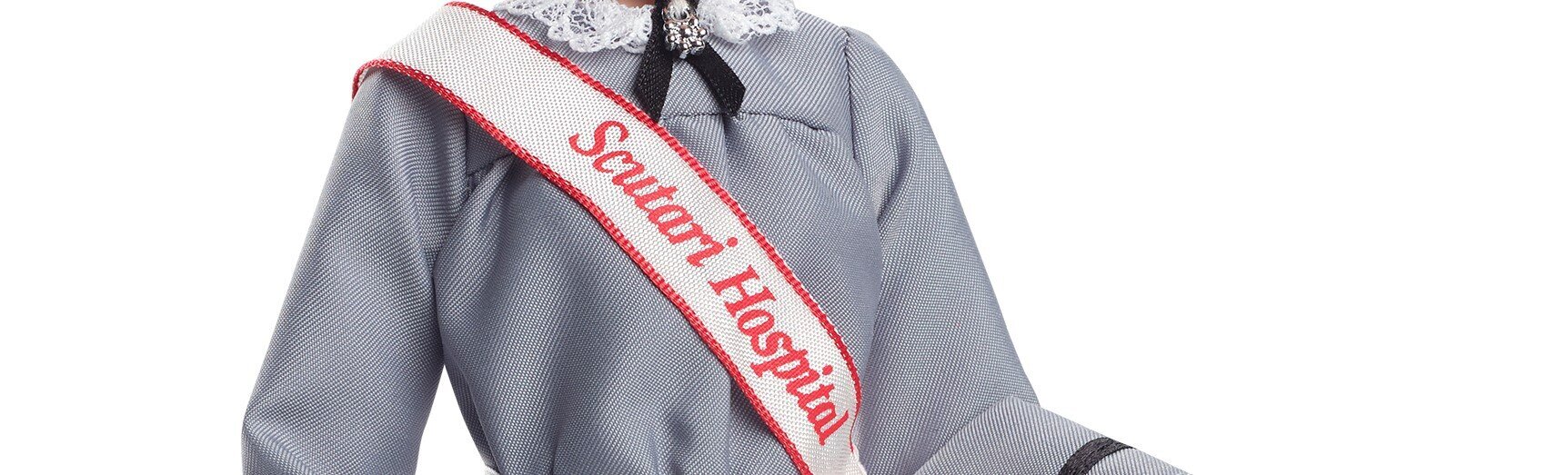 Bildet viser båndet over brystet der det står Scutari Hospital.